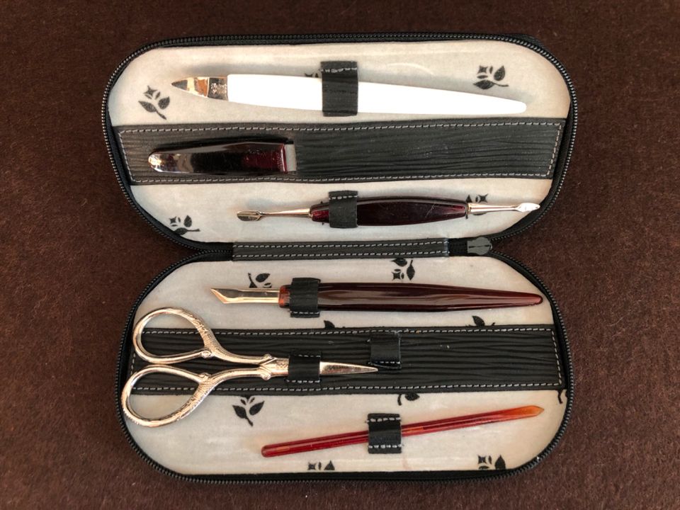 Windrose Maniküre Set Solingen Leder Etui schwarz Vintage in  Obergiesing-Fasangarten - Obergiesing | eBay Kleinanzeigen ist jetzt  Kleinanzeigen