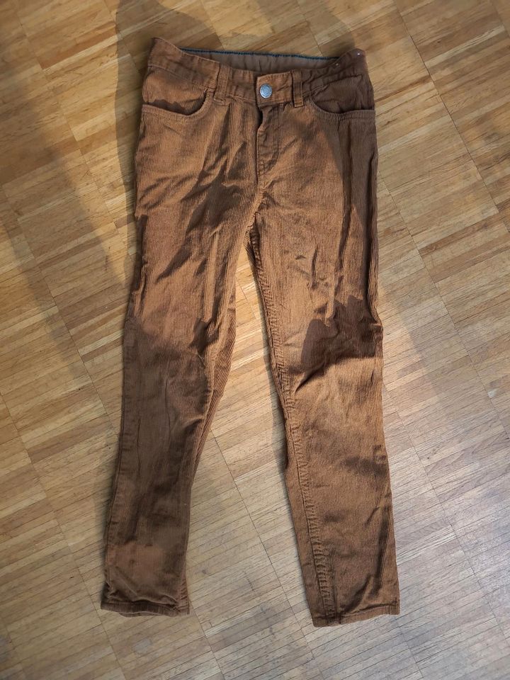 Cordhose gr 134 in Hamburg