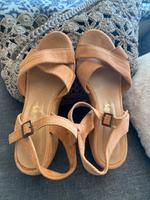 Super schöne Schuhe mit Absatz neu Nordrhein-Westfalen - Wesseling Vorschau