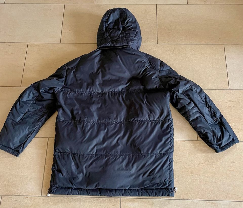 Hugo Boss Herren Winterjacke Wendejacke Daunenjacke Gr. 50 in Fredersdorf-Vogelsdorf