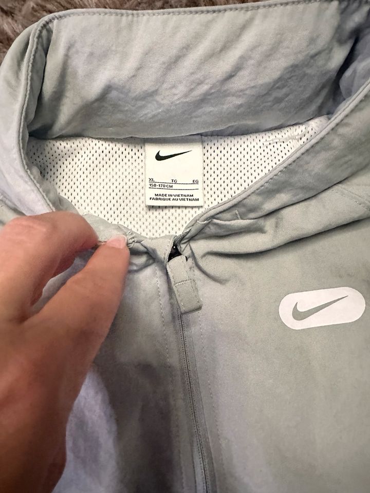 Nike windbreaker neu Gr. XL Gr. 170 NP 65€ in Denkendorf