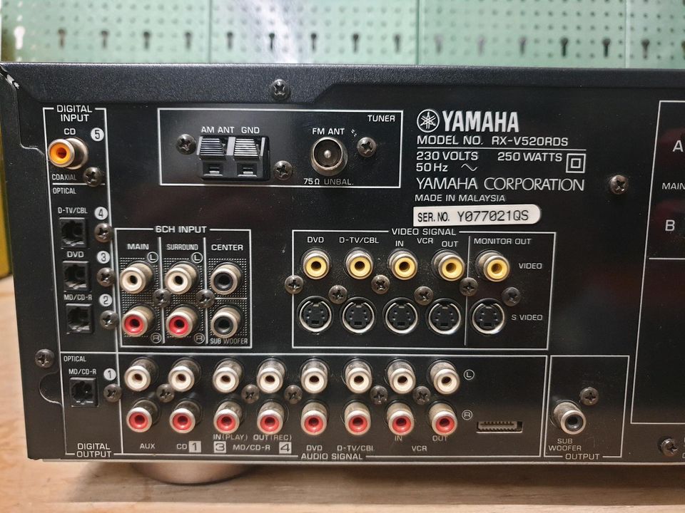 Yamaha RX-V520RDS Receiver Amplifier Verstärker Tuner 250W in Düsseldorf