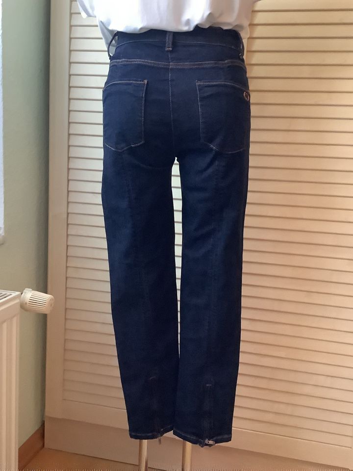 Tolle skinny Jeans von CAMBIO Modell Piera dunkelblau Gr. 36-38 in Revensdorf