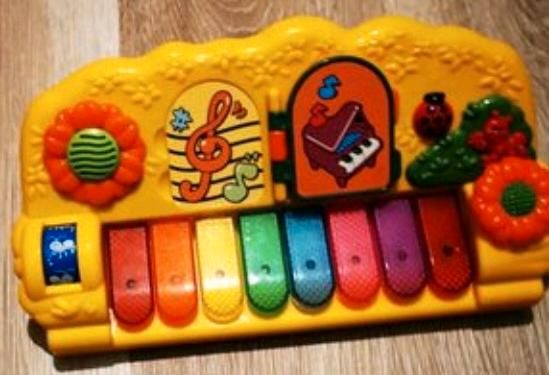 Chicco Kinderklavier/ Spieltisch in Lübeck