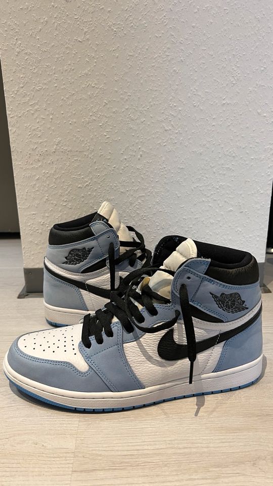 Nike Air Jordan 1 Mid in Wendlingen am Neckar