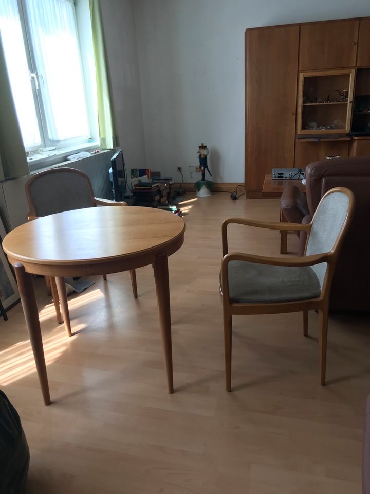 Wohnzimmer Tisch mit Stühlen in Wandlitz