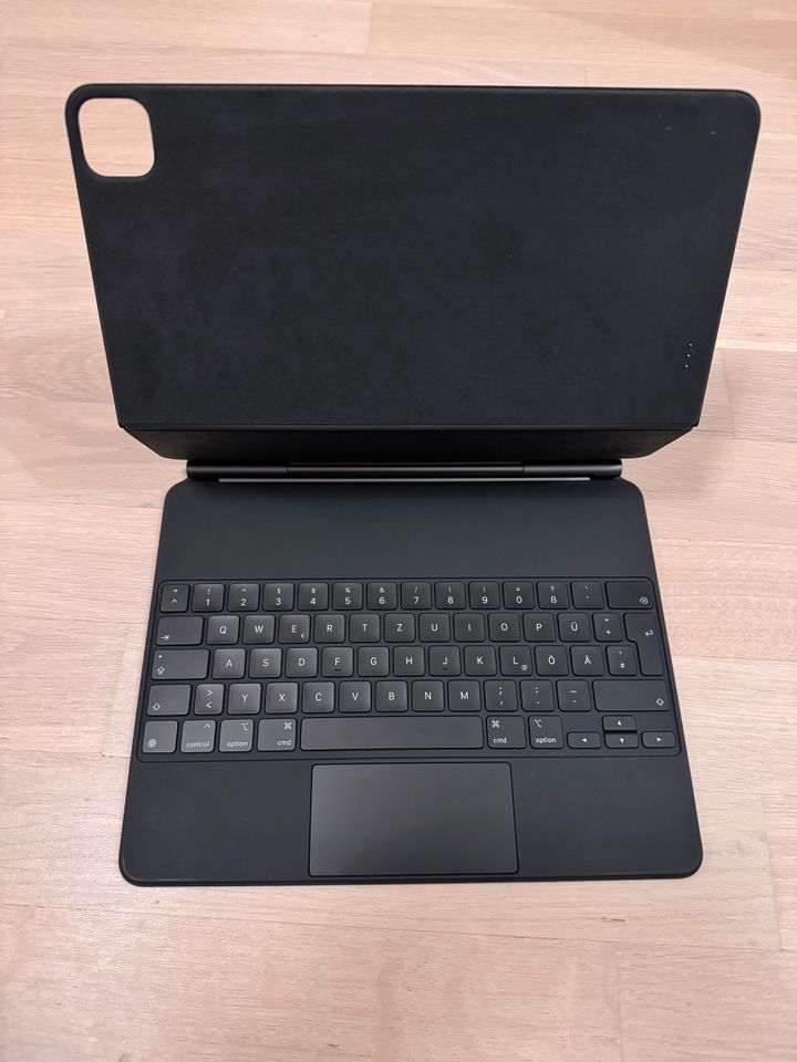 Apple iPad Pro 12.9", 256GB, 5G, 5. Generation + Magic Keyboard in Bad Säckingen