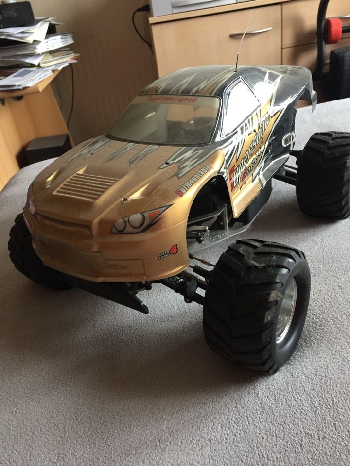 RC Nitro Verbrenner Ferngesteuertes Auto in Lohsa