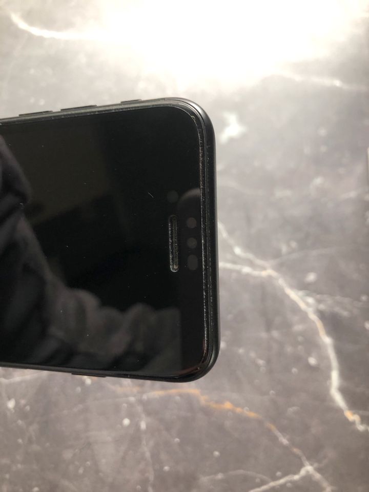 Apple IPhone 7 32 GB schwarz mit Schutzglas in Neckarbischofsheim