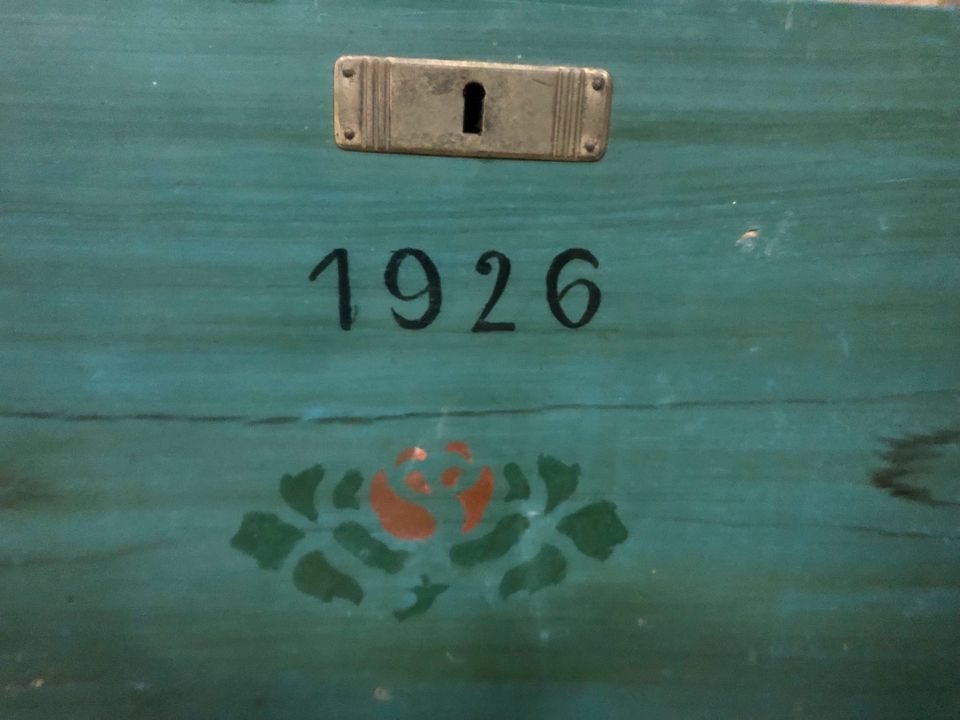 alte Truhe Reisetruhe Koffer Kommode Anrichte DDR antik retro in Leipzig