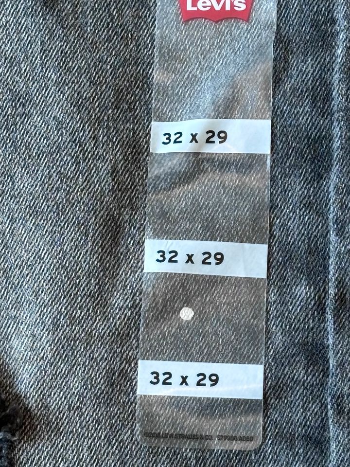 Levi’s 512 32X29 Levi’s Herren Jeans Neu mit Etikett in Berlin