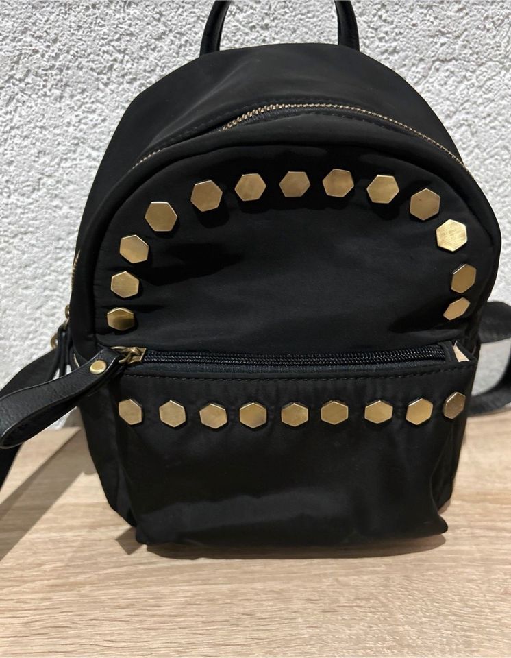 ❤️ Schwarzer schöner kleiner Rucksack von Bugatti wie Neu in Arnsberg