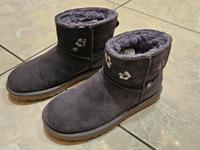 Ugg Boots grau mit Blumenstickerei Größe 36 Altona - Hamburg Altona-Nord Vorschau