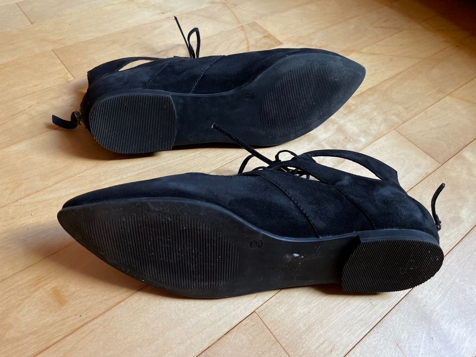 S. Oliver - schwarze Slipper, Sandalen aus Leder in Rochlitz