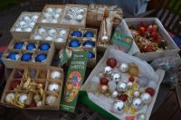 1 Karton mit älteren Weihnachtskugeln und Deko Niedersachsen - Eschede Vorschau