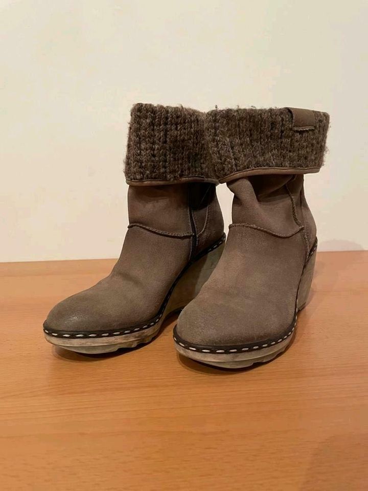 Stiefelette mit Keilabsatz taupe, Gr. 39 in Rödermark