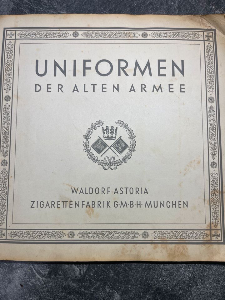 Uniformen Der Alten Armmee Sammelalbum in Altötting