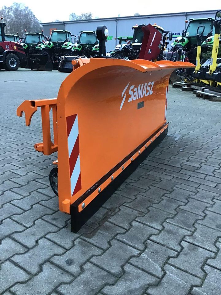 Saphir Schneeschild Uni 220 Radlader Hoflader in Bakum