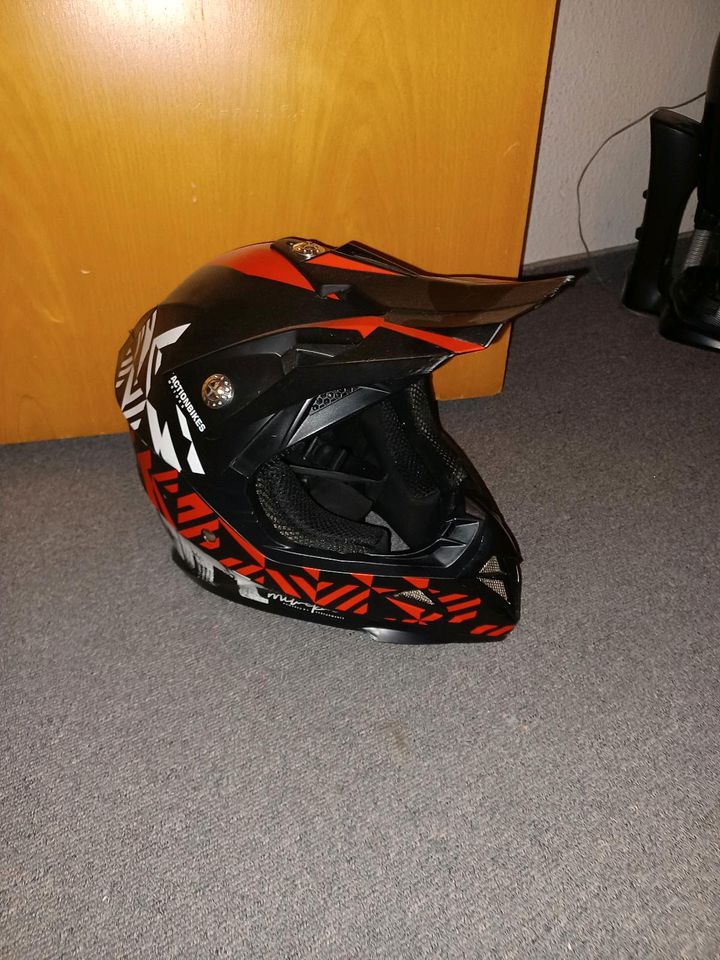 Motocross Helm zu verkaufen in Bautzen
