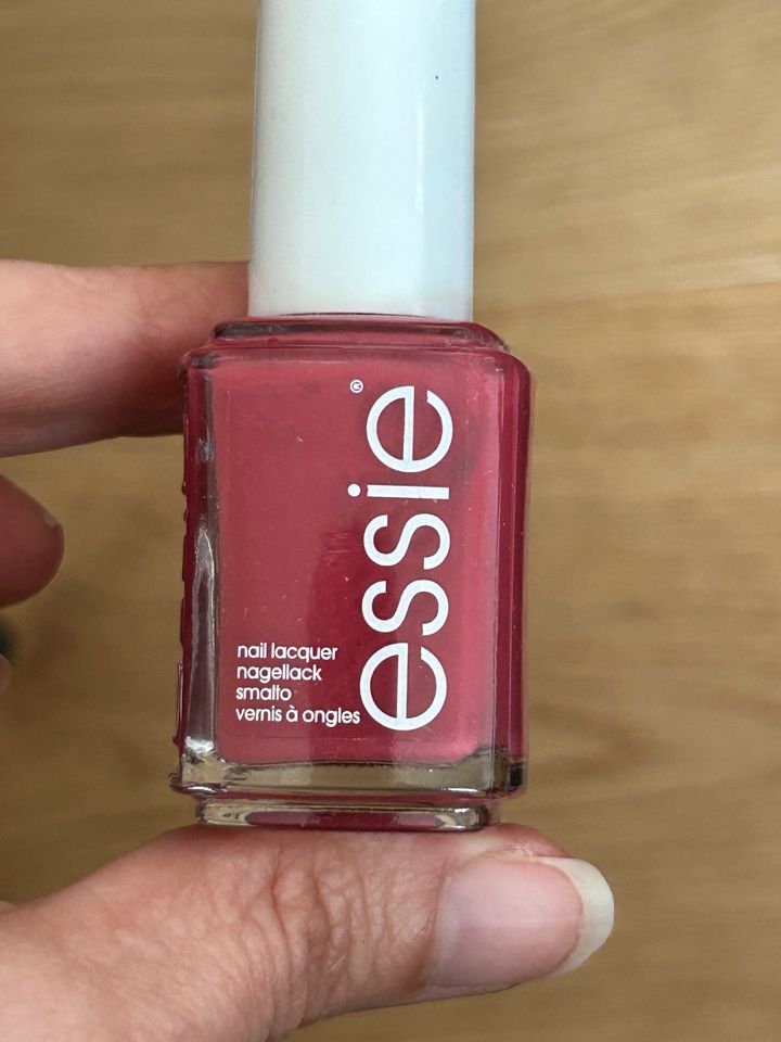 Essie Nagellack Mrs. Always-Right Rot Himbeerrot 413 Beauty in Ostfildern