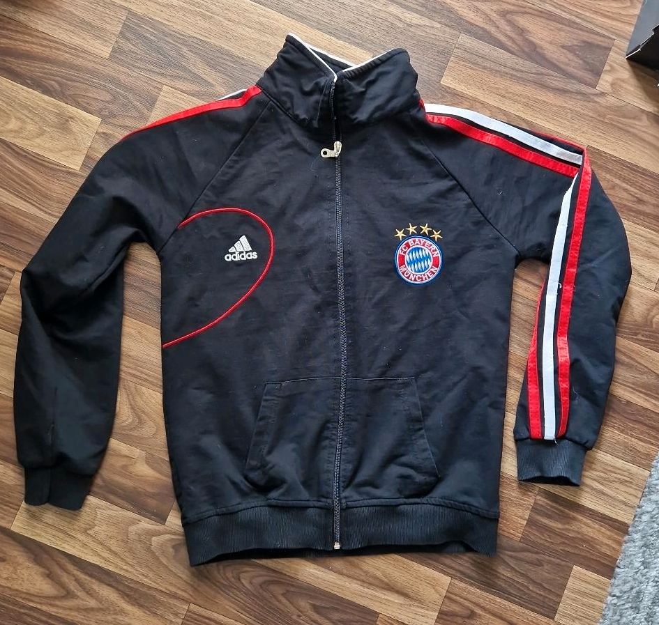 ADIDAS FC BAYERN MÜNCHEN Jacke Gr. 170/176_Top in Essen