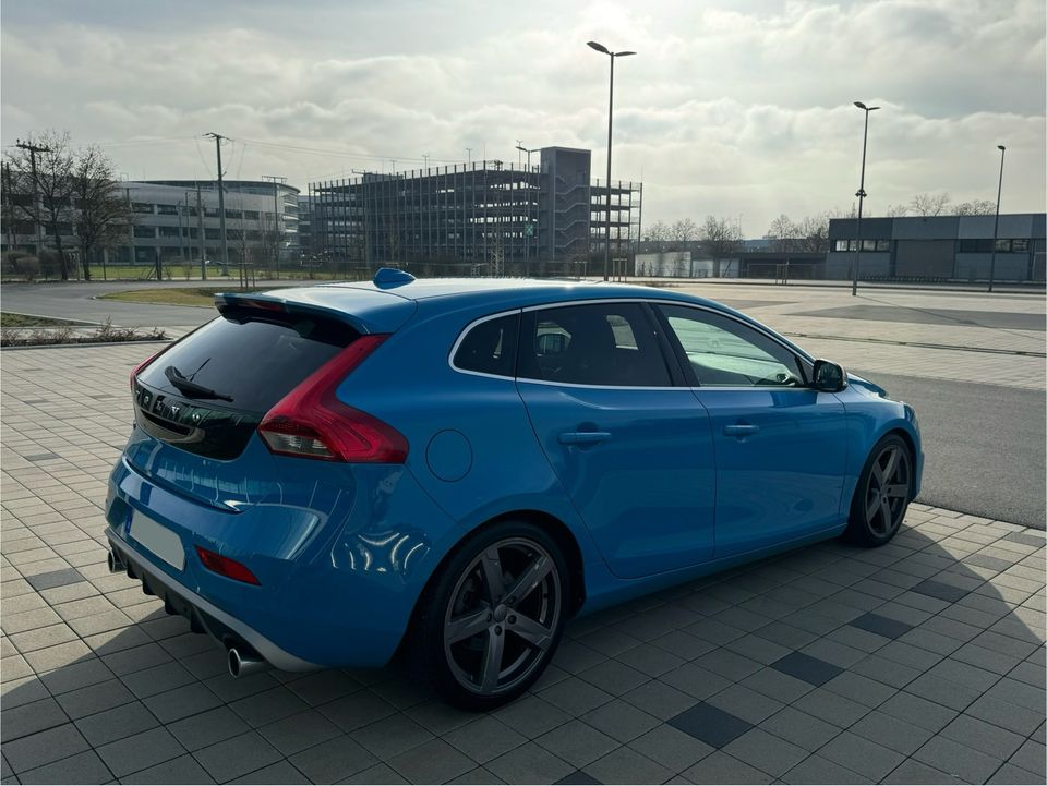 Volvo V40 D4 R-Design in Bayreuth