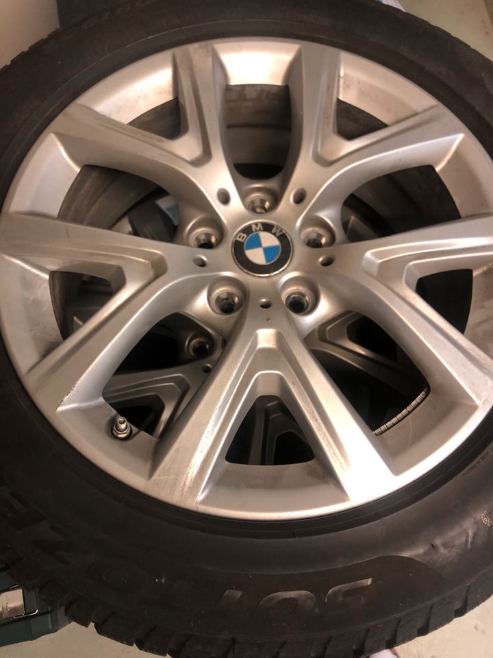 BMW X1 Winterreifen 205/60 R17 Alufelgen Pirelli in Vögelsen