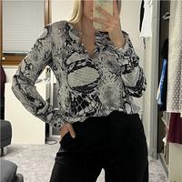 Neu Shein Bluse Schlangenmuster langarm Gr XS - S Bayern - Wenzenbach Vorschau