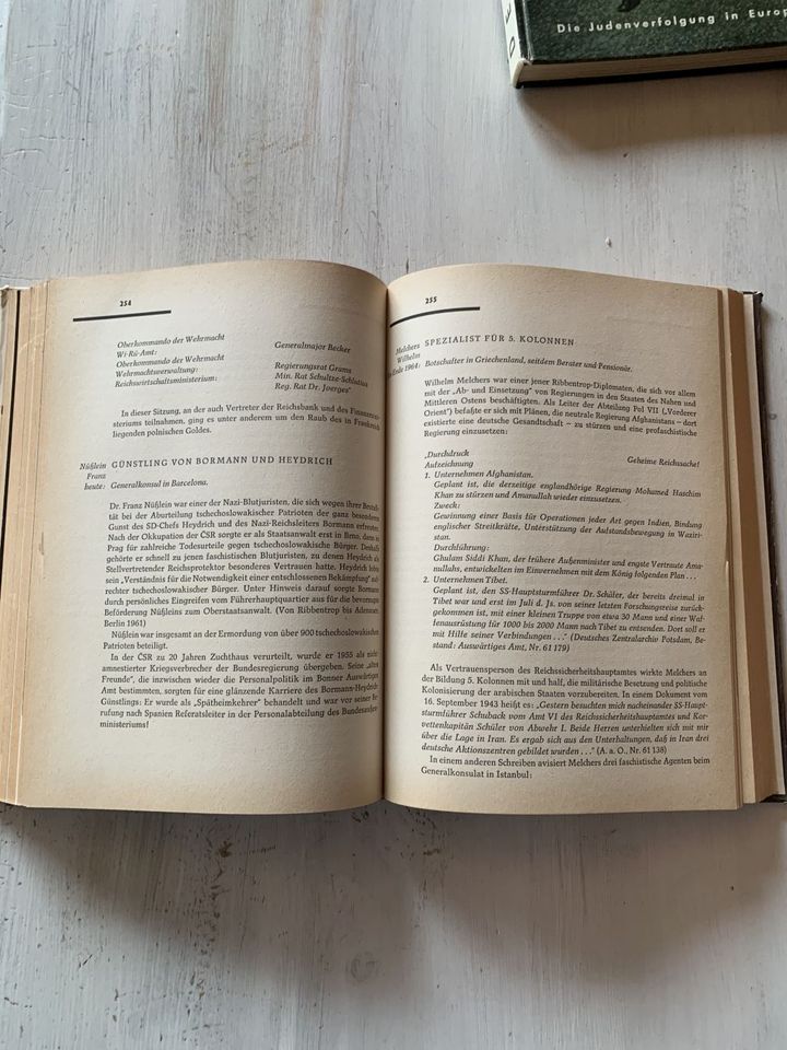 Braunbuch, Kriegs- und Naziverbrecher Buch von 1968 in Braunsbach