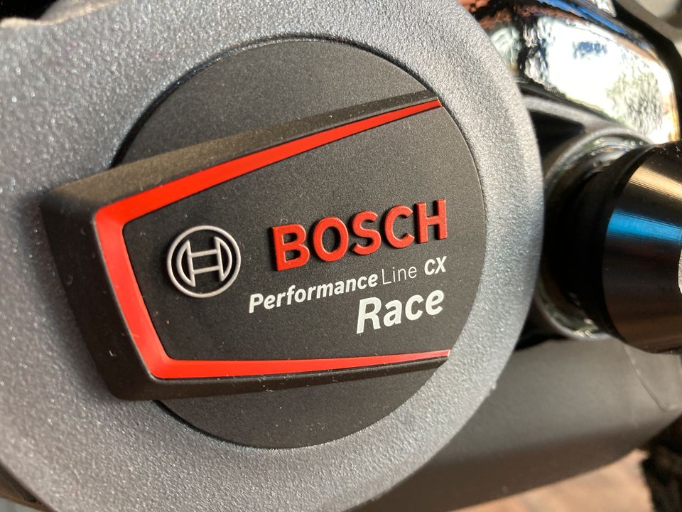 Moustache Game LTD Bosch Race Motor Größe L in Seeheim-Jugenheim
