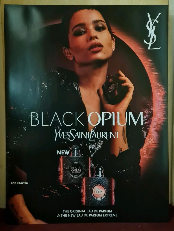 Yves Saint Laurent - Black Opium Plakat Zoe Kravitz YSL Werbedeko in Berlin