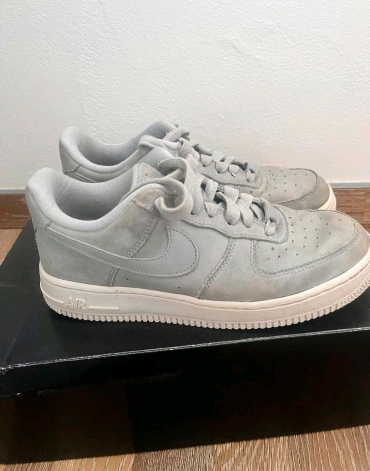 Nike Air Force 1 Grösse 38 Grau in Brilon