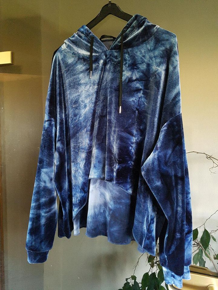 Kapuzen Hoodie Hoody Velour Shine Gothic Batik look top Zustand in Gießen