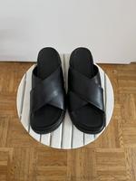 UGG Pantolette Sandale Gr. 40 Leder schwarz NEU Wiesbaden - Biebrich Vorschau