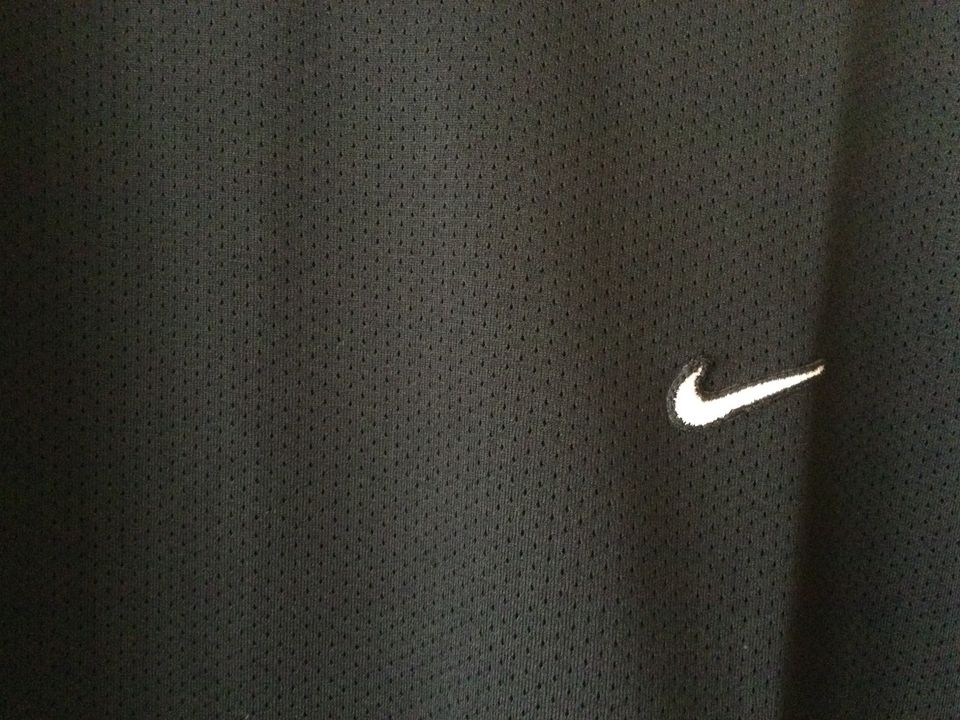 Nike Herren Schwarz T-Shirt Netz Gr.L in Riedstadt