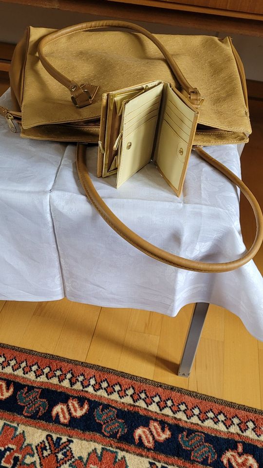 Vintage, große, gut erhaltene, beige Straußenlederhandtasche in Berlin