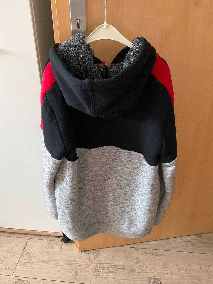 Sweatjacke mit warmen Innenfutter in Helbra