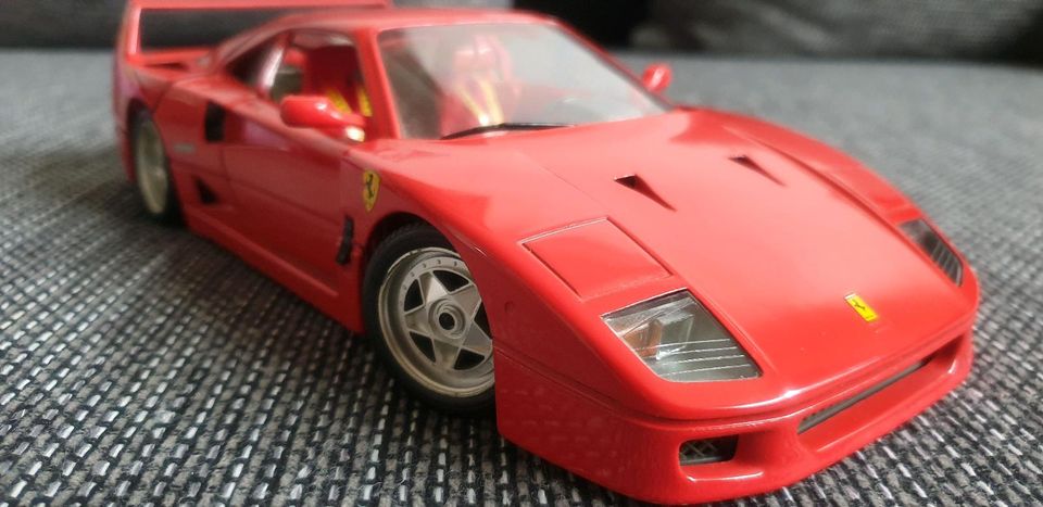 Burago 1:18 2xFerrari in Viernheim