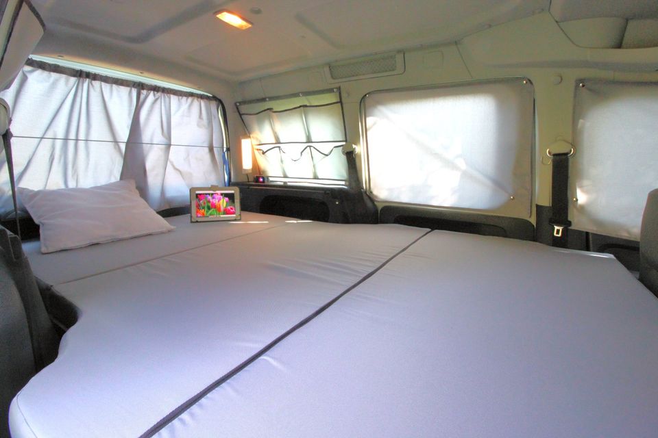 VW Caddy Camper Ausbau Minicamper großes Bett + Sitzecke Berlin in