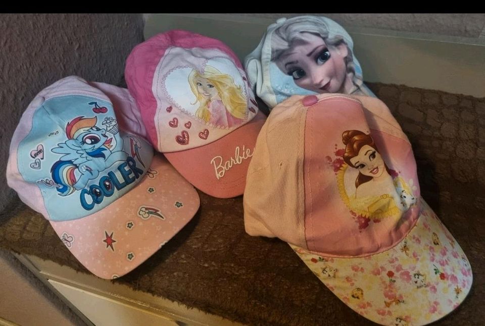 Mädchen Caps. Disney. Fest Preis je. 3€ in Berlin