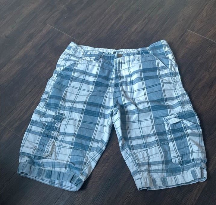 Kurze Hose. Shorts Gr 158 in Wardenburg