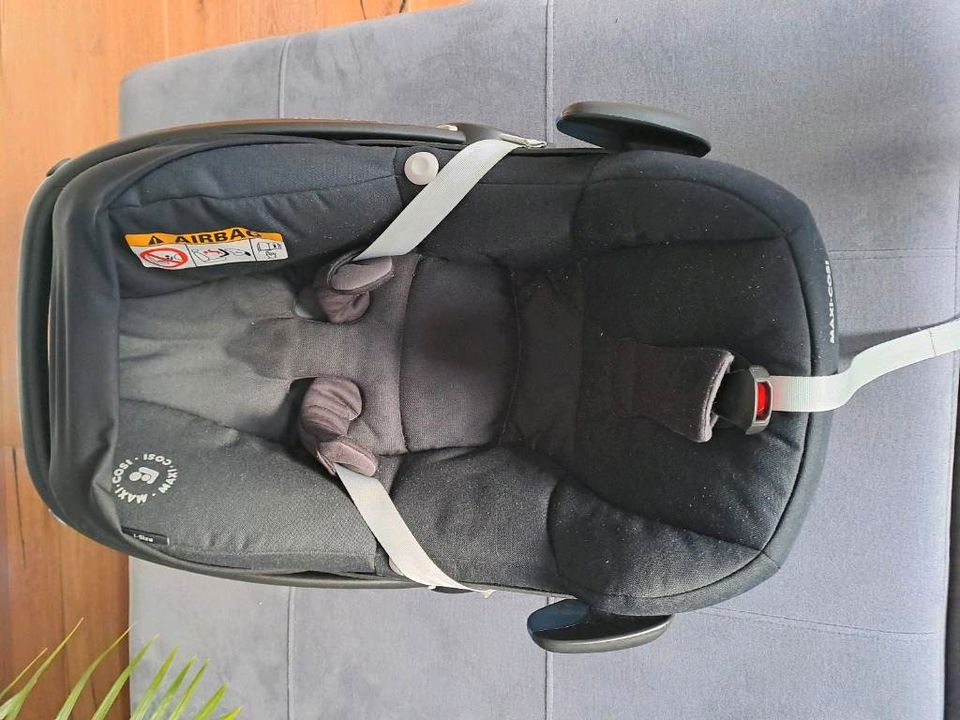 Maxi Cosi Pebble + Familyfix in Lahr (Schwarzwald)