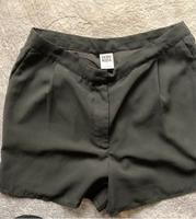 Chiffon Shorts Vero Moda, M, schwarzer Chiffon Hessen - Korbach Vorschau