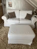 Ektorp 2er Sofa mit Hocker, weiß, super Zustand Niedersachsen - Ritterhude Vorschau
