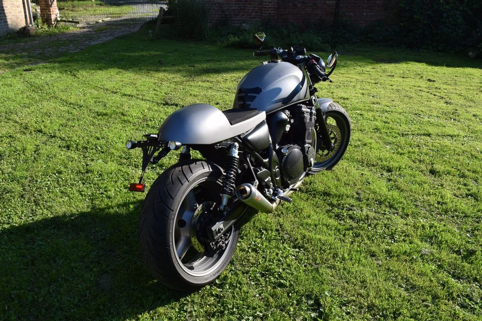 Suzuki GSX 750 AE Inazuma Cafe Racer in Samtens