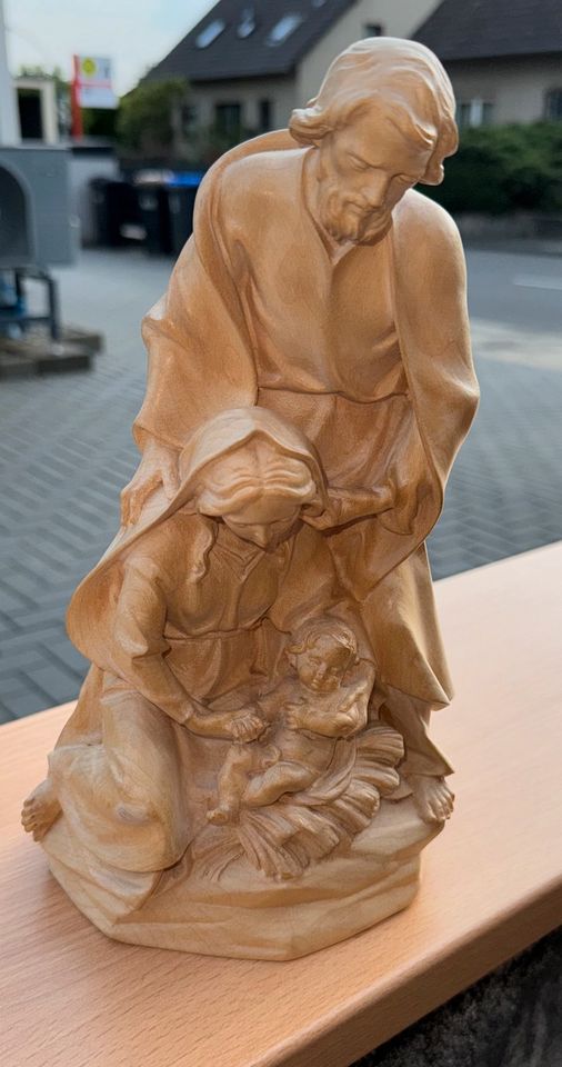 Kirchliche Holzfigur von Josef, Maria und Jesus in Köln