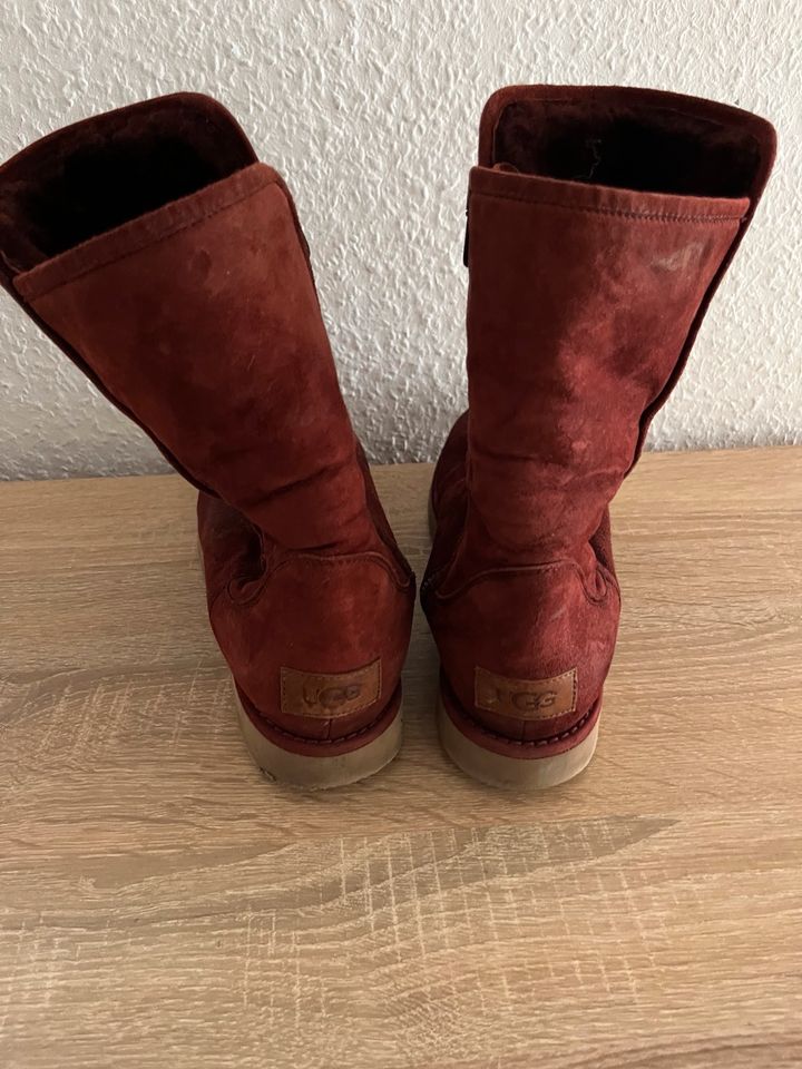 UGG Stiefel Boots Weinrot Gr. 39 Top Zustand in Bad Mergentheim