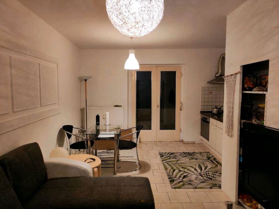 DU Rheinhausen:Mobiliert Zimmer in einer schönen 2 Zimmer Wohnung in Duisburg