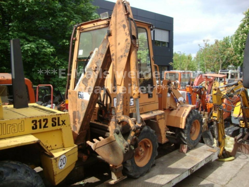 FAI 555 Baggerlader 5,05t Heckbagger 1393h in Berlin