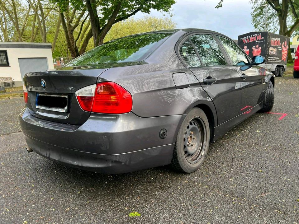 BMW 320i / LPG AUTO GAS  / TŪV 10.2025 in Moers